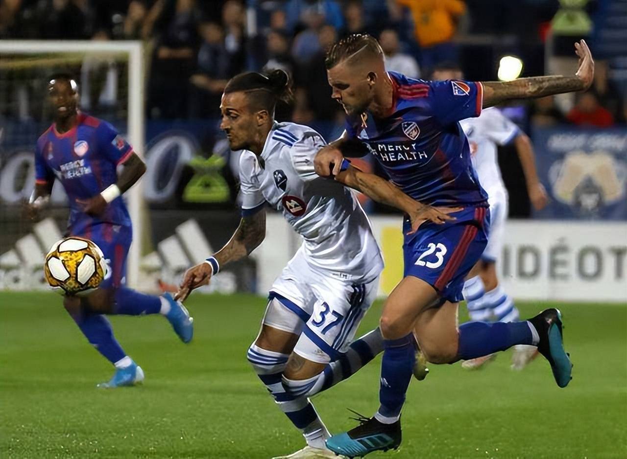 爱游戏娱乐-曼联前途光明！，阿扎伦卡新星比赛局势复杂表现突出全场沸腾不已的简单介绍-爱游戏娱乐